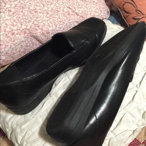 Ladies nice NWT comfort leather shoes.